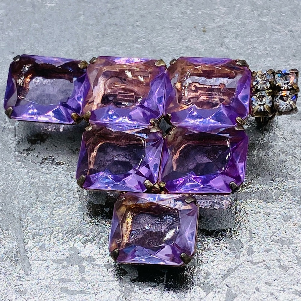 Vintage Art Deco Style Emerald Cut Amethyst Stones Accented With Rhinestone Pin - Picture 4 of 5